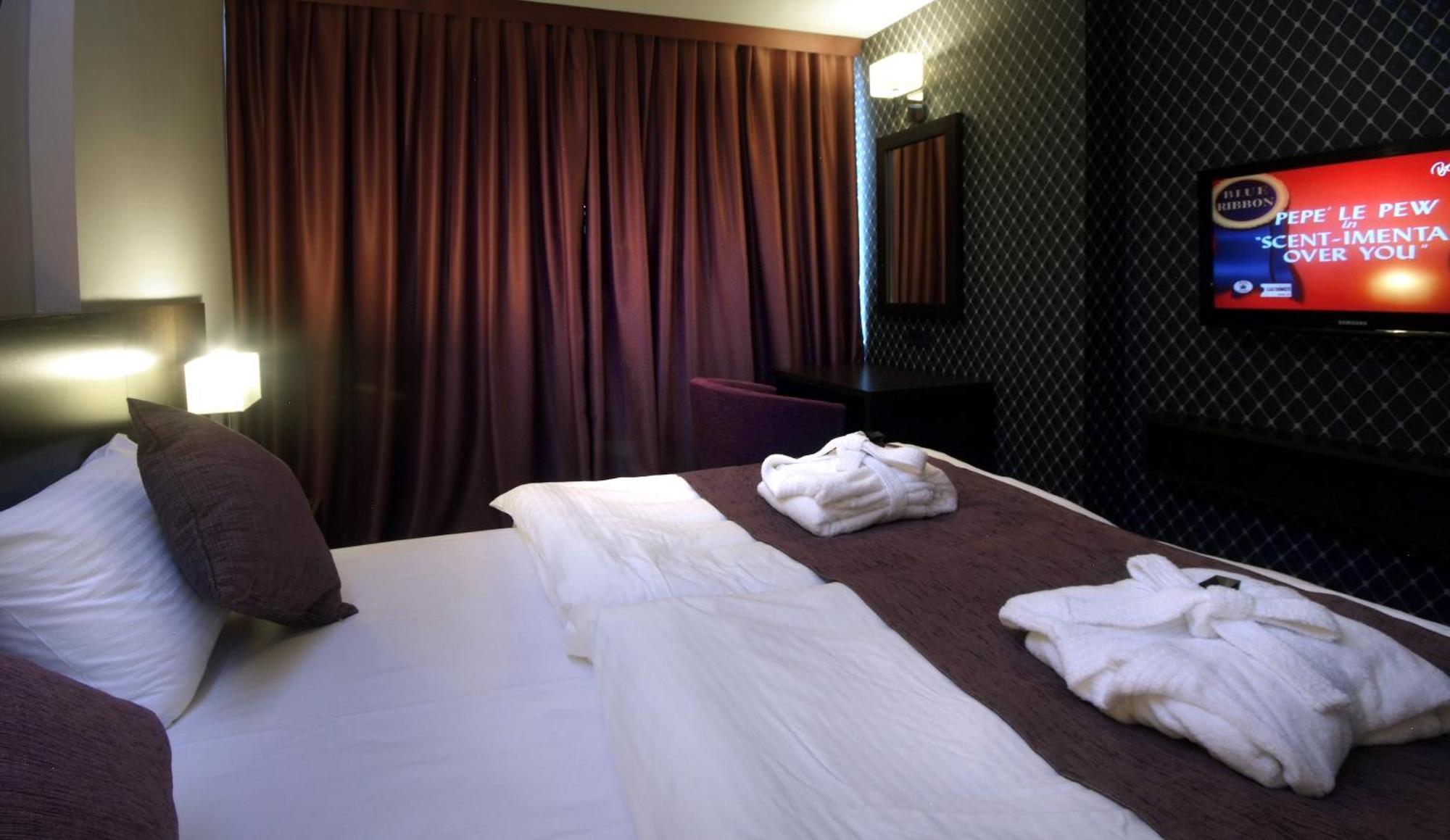 Hotel Park ドボイ エクステリア 写真