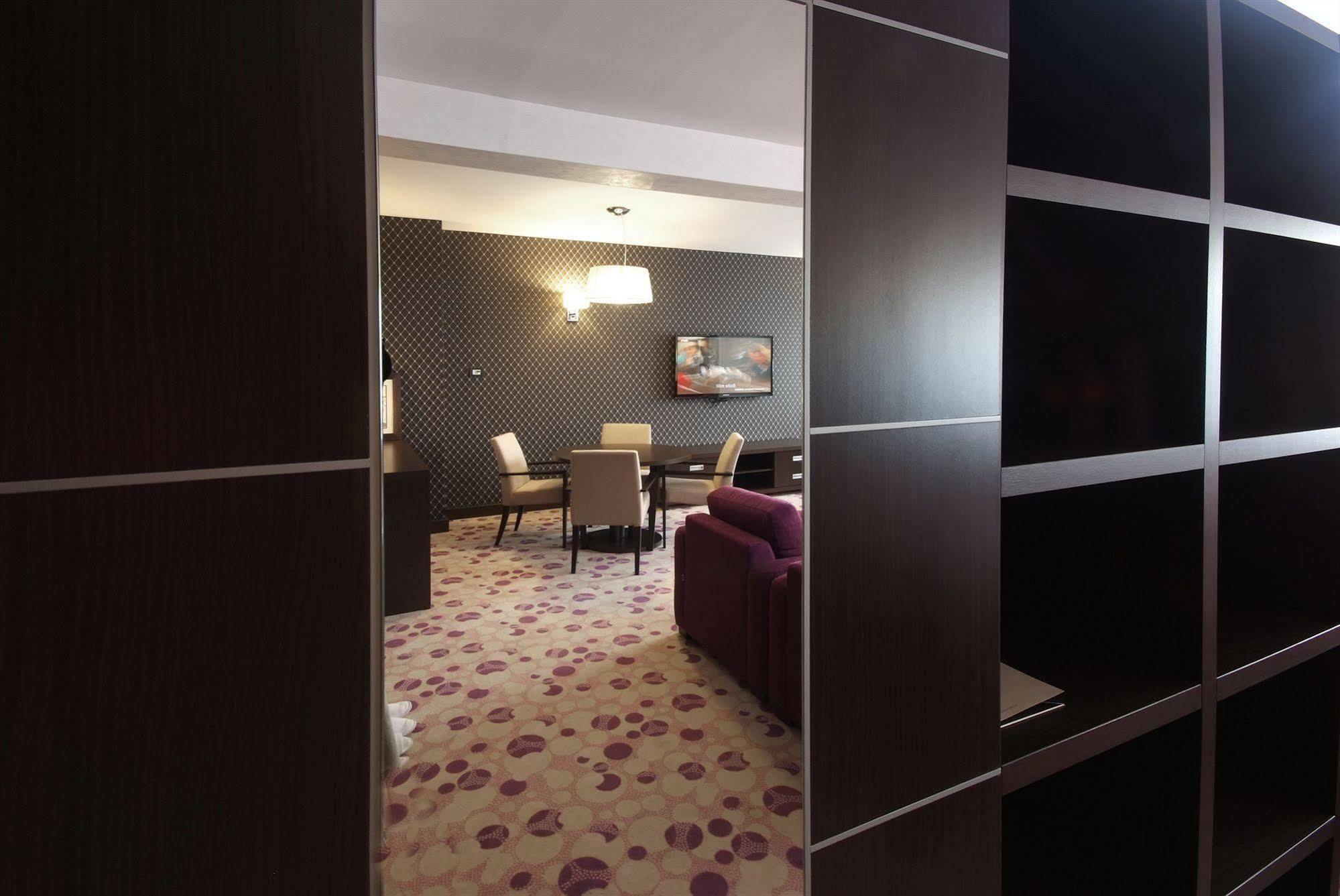 Hotel Park ドボイ エクステリア 写真