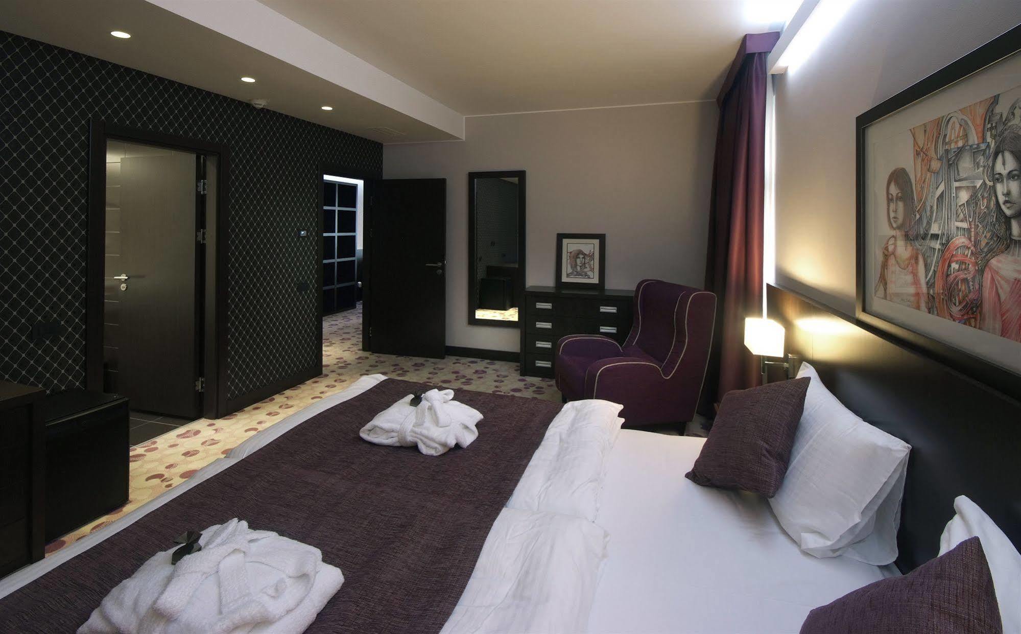 Hotel Park ドボイ エクステリア 写真